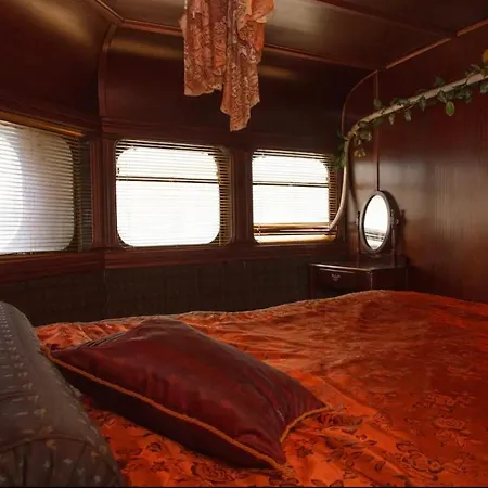 Botel Luksuzan Brod Na Obali Reke Belgrade