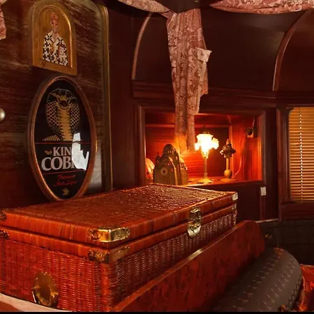 Luksuzan Brod Na Obali Reke Botel *