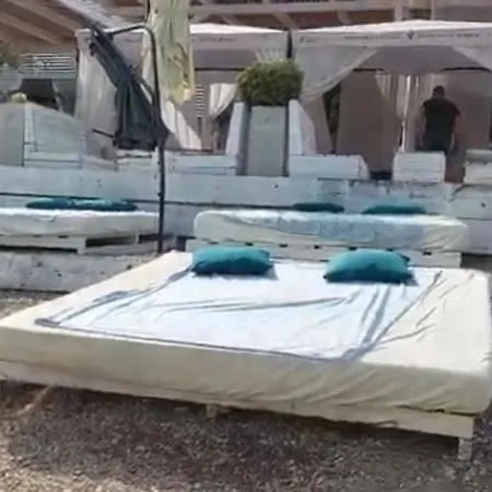 Luksuzan Brod Na Obali Reke Botel *