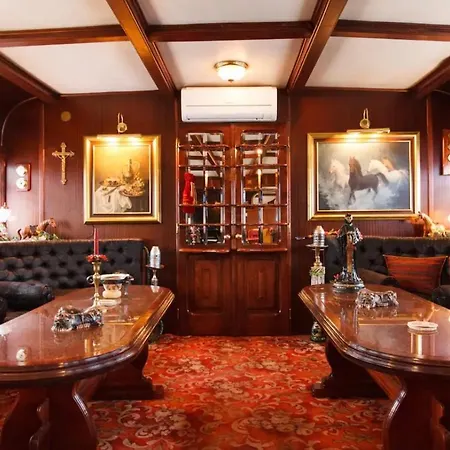 Luksuzan Brod Na Obali Reke Botel Belgrade